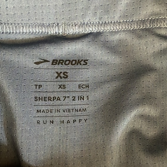 Men’s Brooks Sherpa 7” 2-in-1 Shorts - Picture 2 of 6